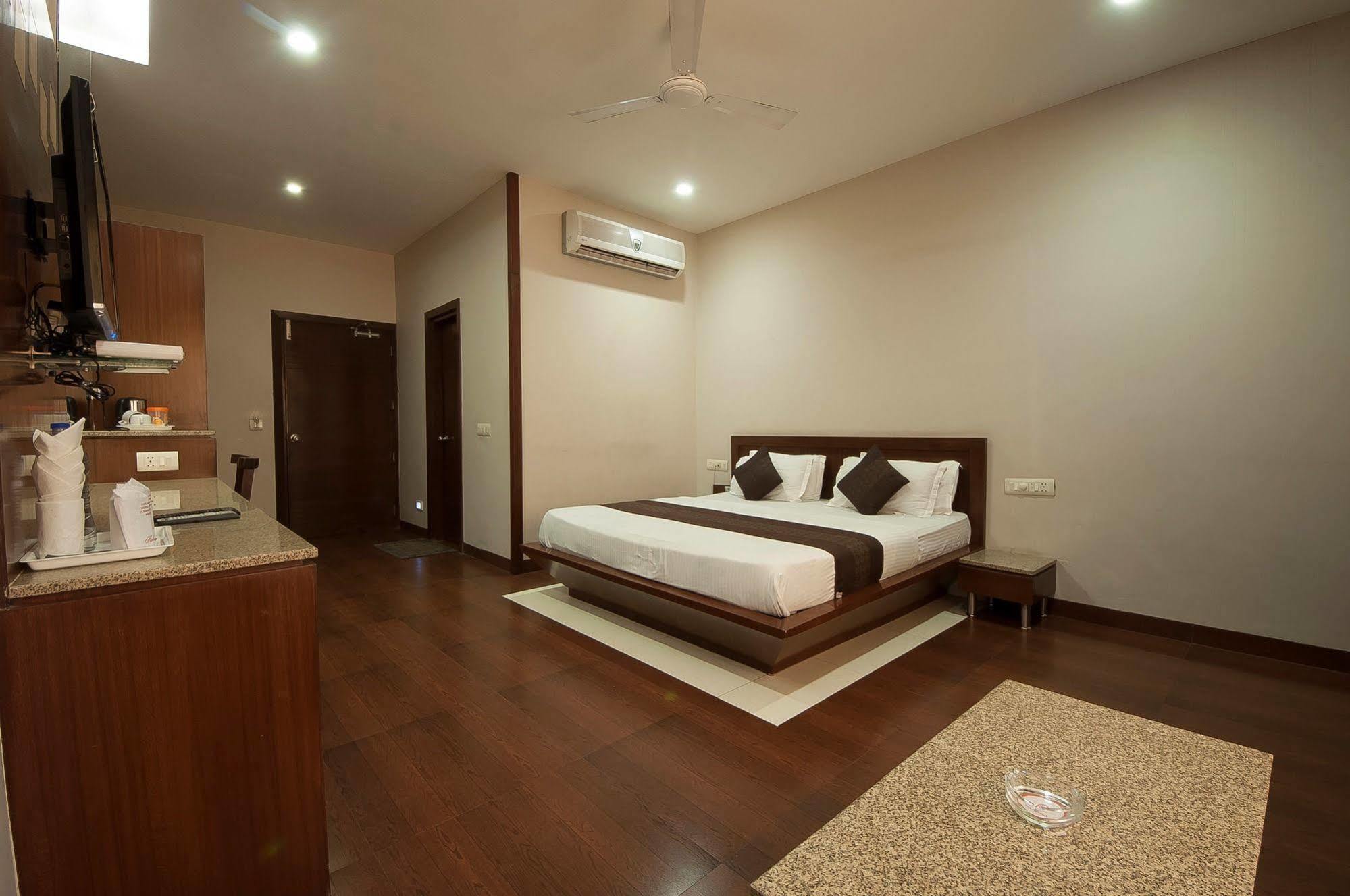 Fabhotel Basera Амритсар Экстерьер фото
