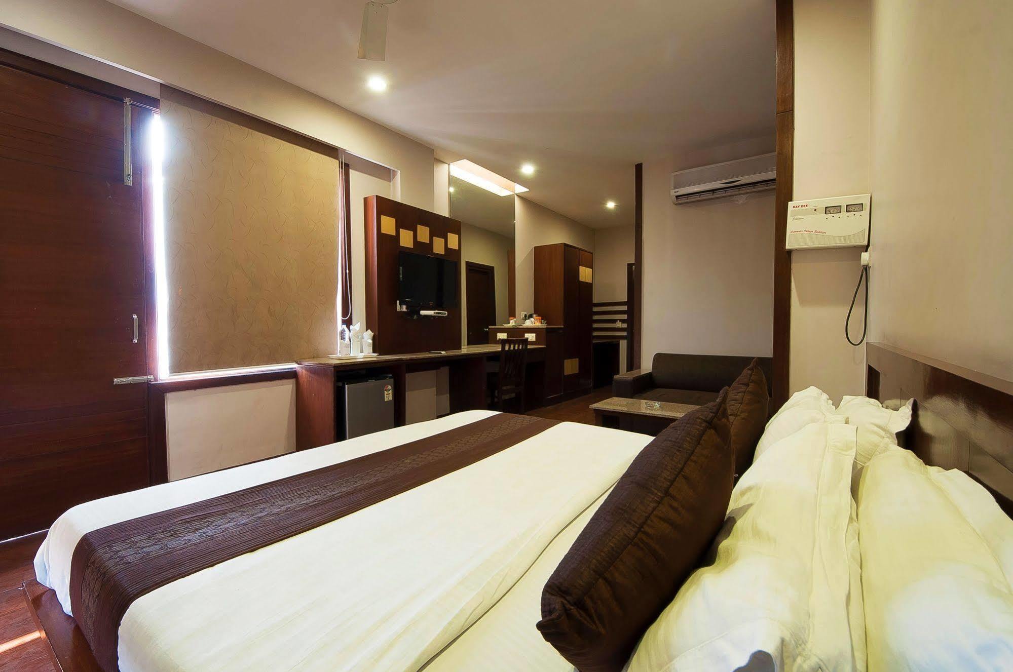 Fabhotel Basera Амритсар Экстерьер фото
